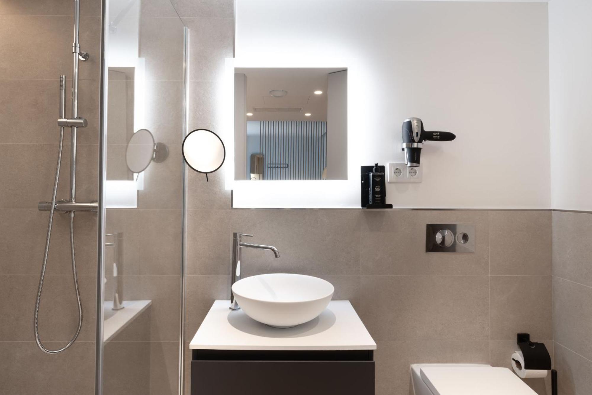 Limehome Madrid Calle De Juan Hurtado De Mendoza Eksteriør bilde