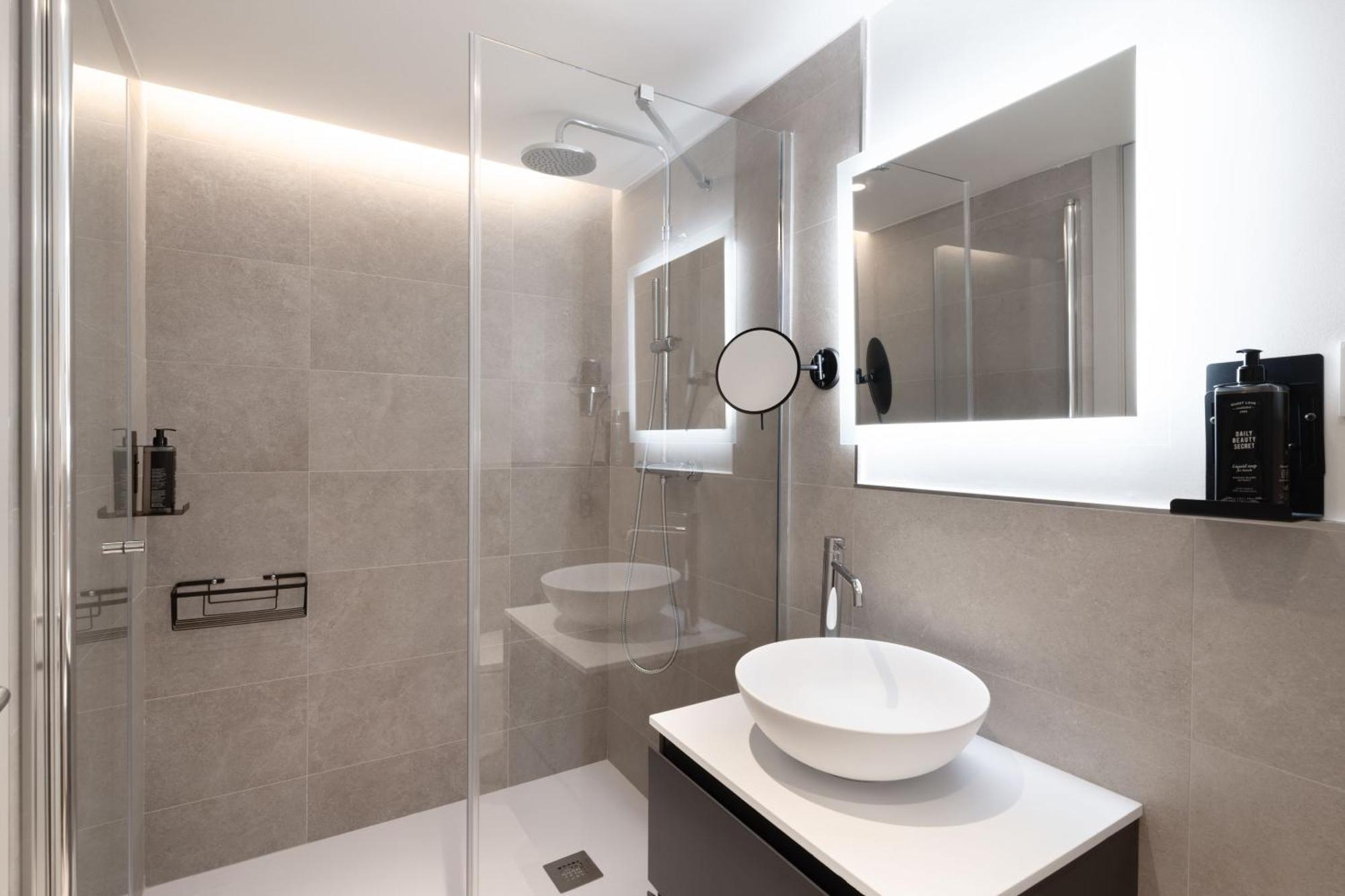 Limehome Madrid Calle De Juan Hurtado De Mendoza Eksteriør bilde