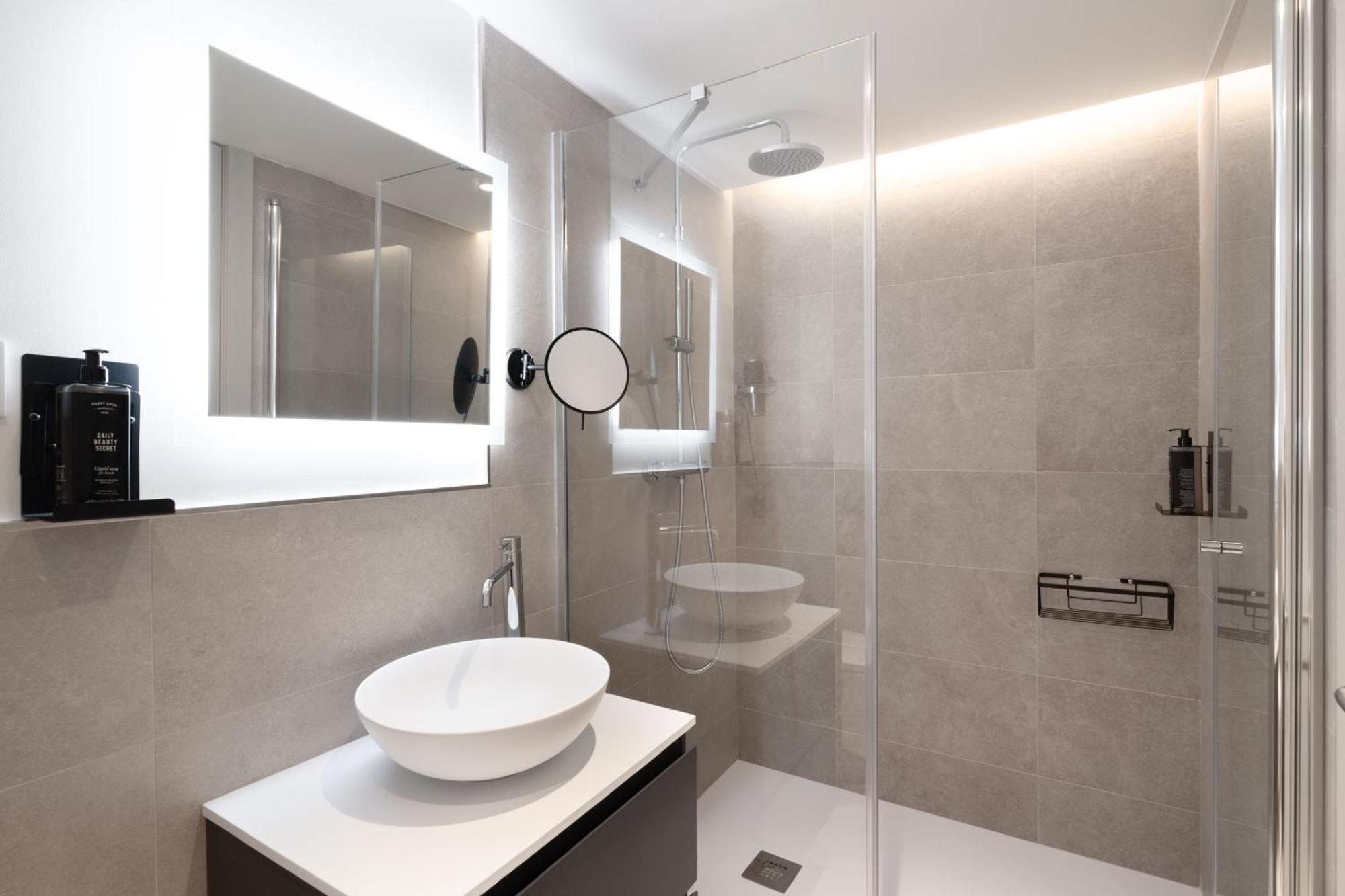 Limehome Madrid Calle De Juan Hurtado De Mendoza Eksteriør bilde