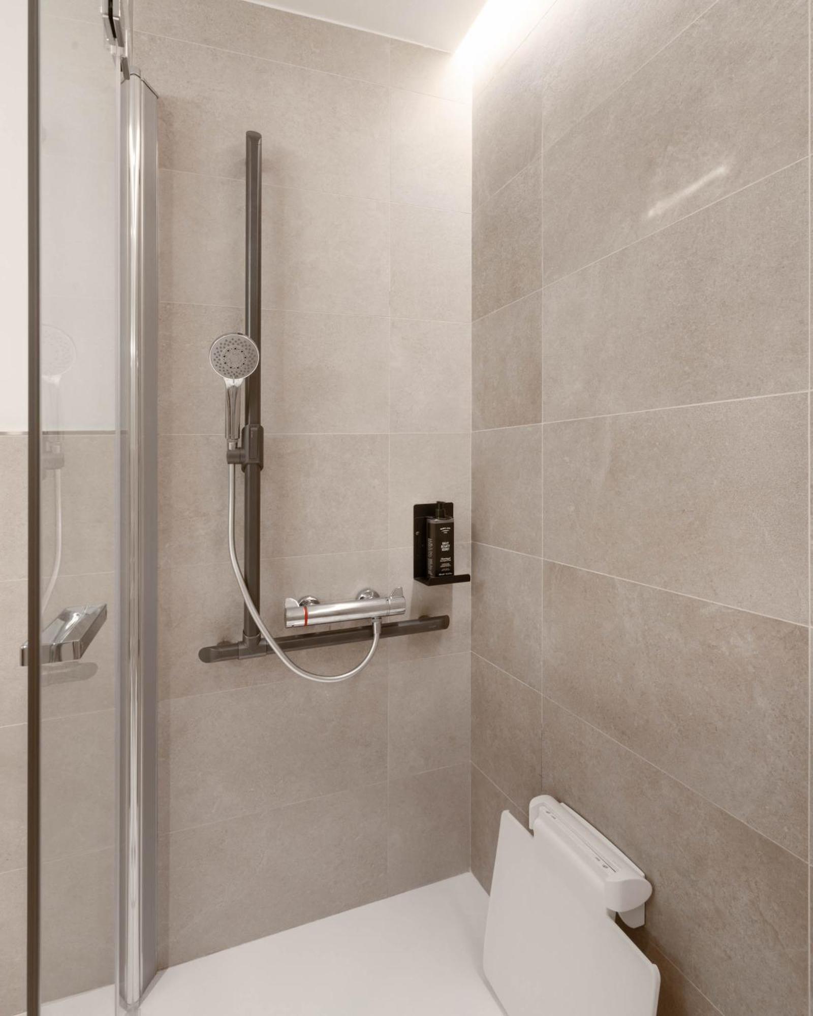 Limehome Madrid Calle De Juan Hurtado De Mendoza Rom bilde
